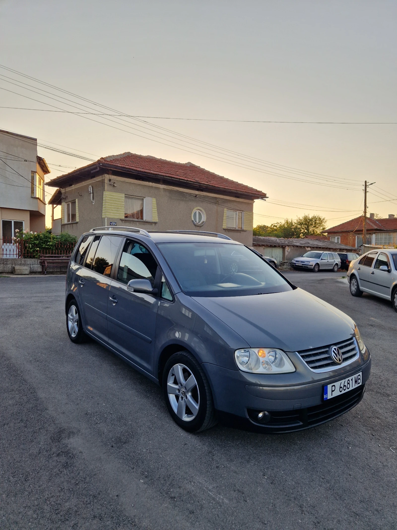 VW Touran 1.9 105 7месна 6ск , снимка 4 - Автомобили и джипове - 55513134
