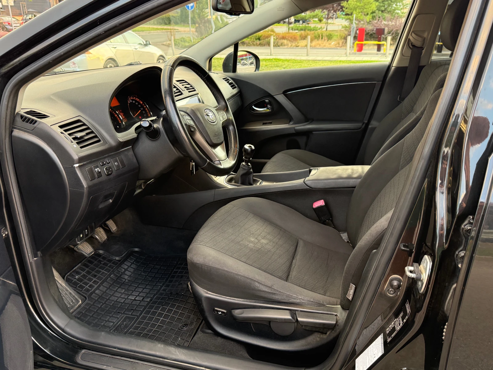 Toyota Avensis 1.8 147к.с., снимка 11 - Автомобили и джипове - 55904920