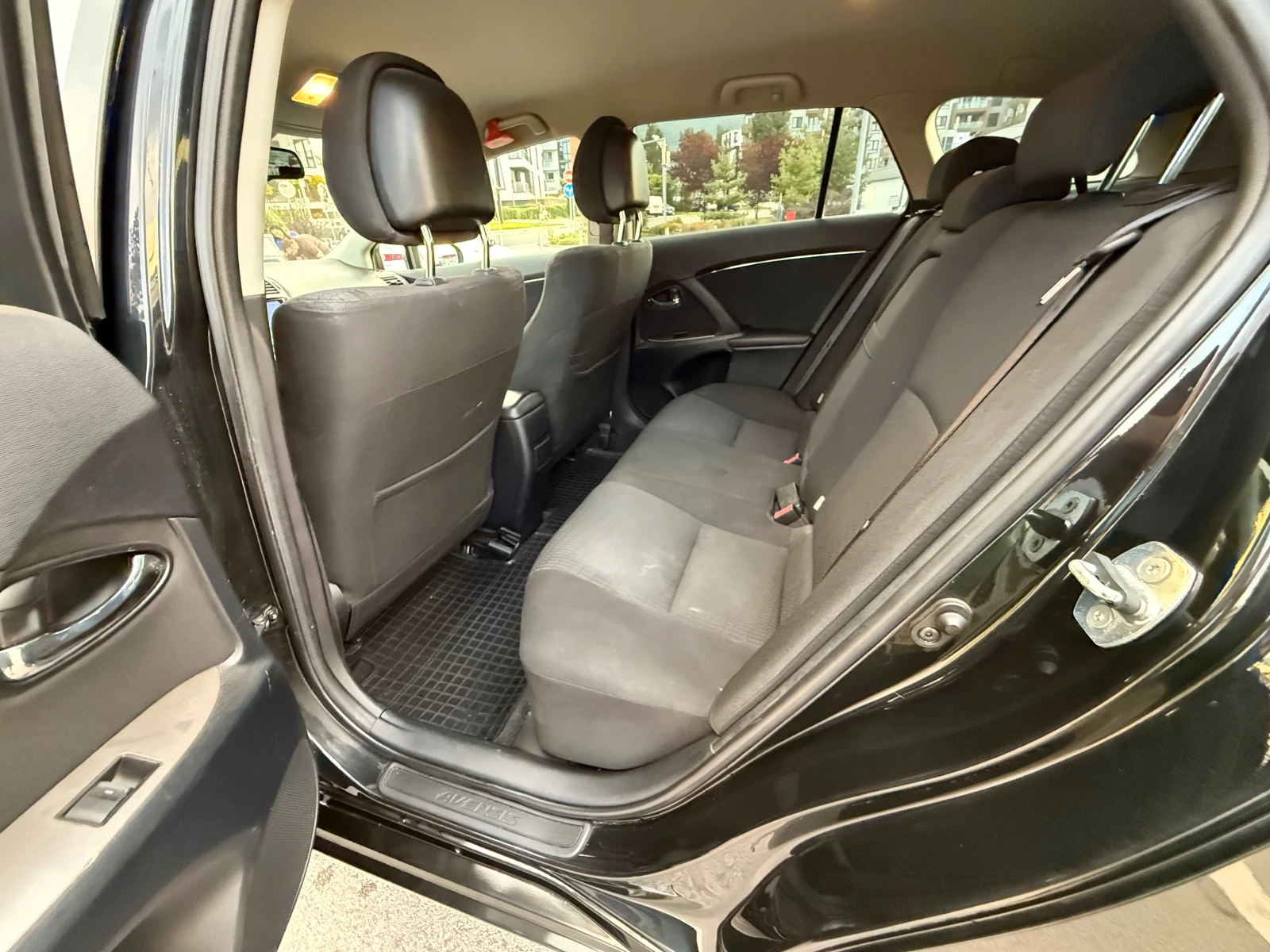 Toyota Avensis 1.8 147к.с., снимка 10 - Автомобили и джипове - 55904920