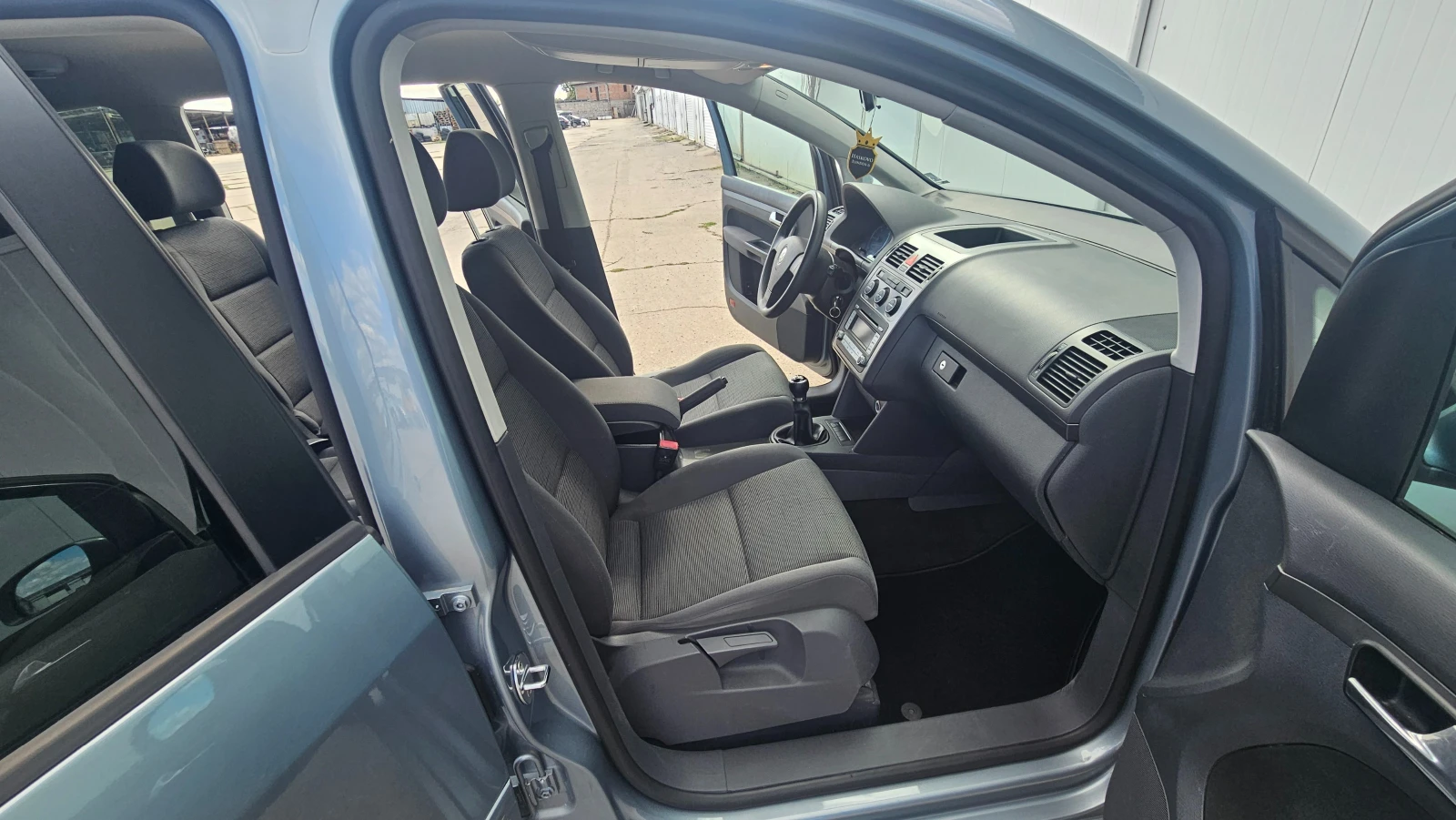 VW Touran 1.9 TDI* 6 СКОРОСТИ* , снимка 11 - Автомобили и джипове - 56246937