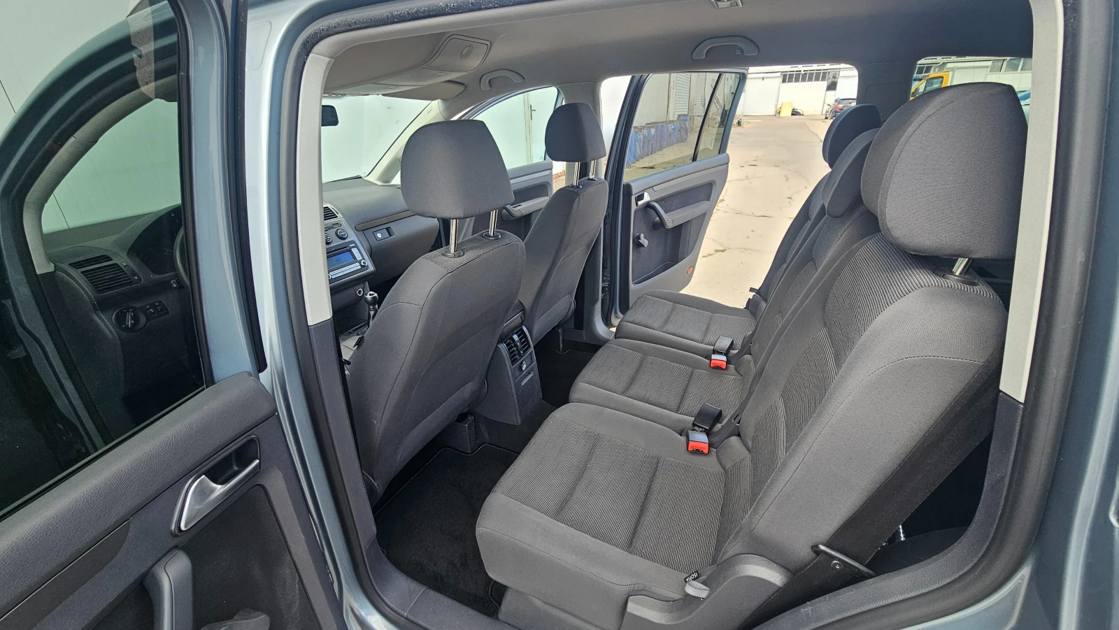 VW Touran 1.9 TDI* 6 СКОРОСТИ* , снимка 12 - Автомобили и джипове - 56246937