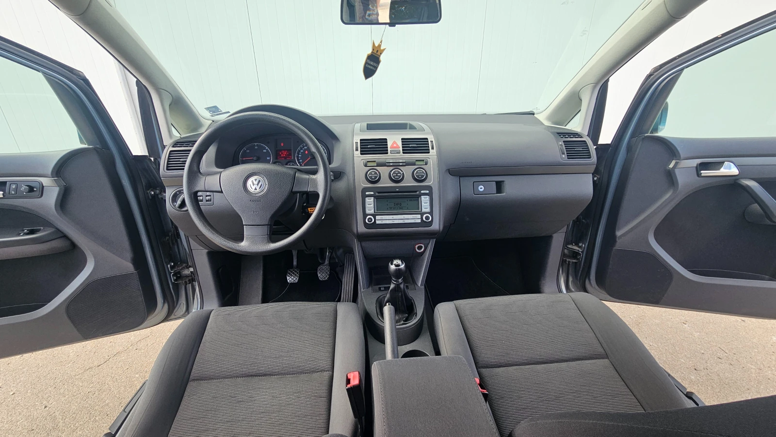 VW Touran 1.9 TDI* 6 СКОРОСТИ* , снимка 8 - Автомобили и джипове - 56246937