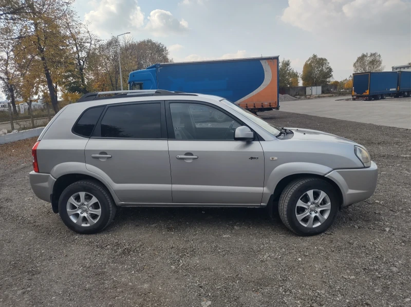 Hyundai Tucson, снимка 7 - Автомобили и джипове - 47798749