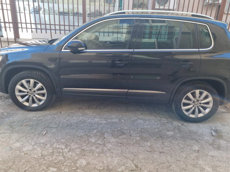 VW Tiguan, снимка 4 - Автомобили и джипове - 49094113