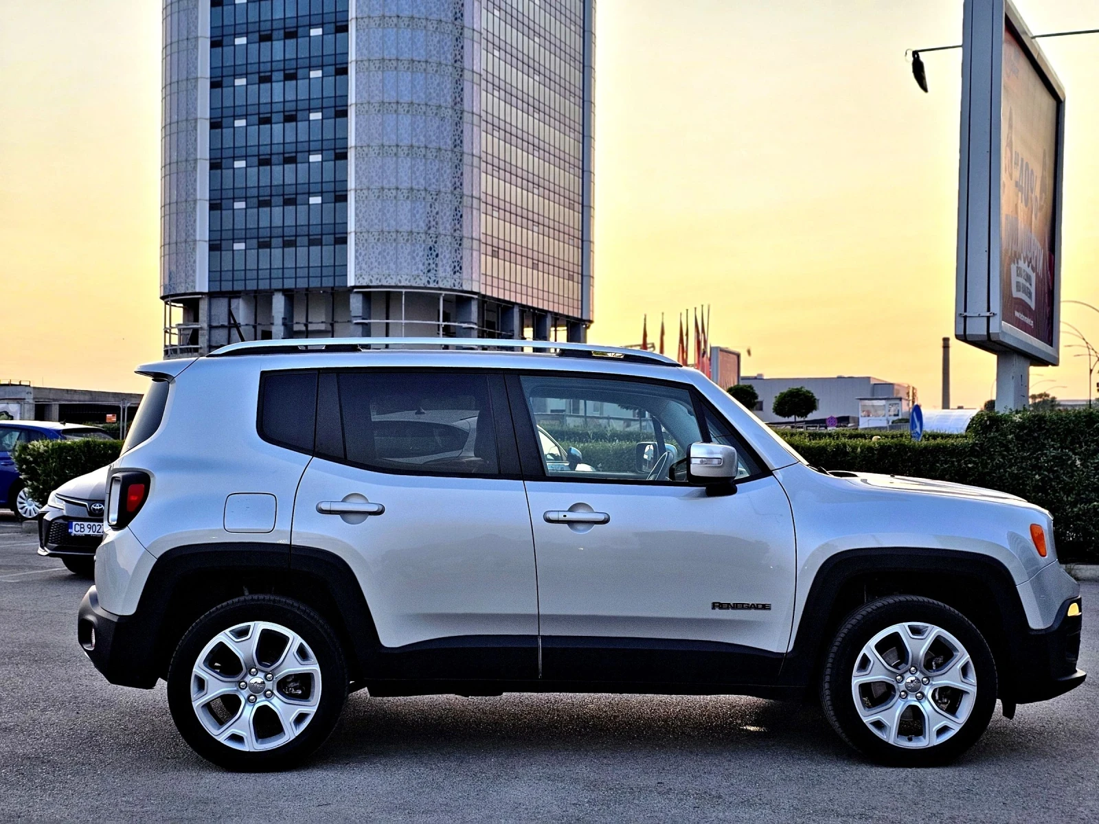 Jeep Renegade 1.4т 170к.с 4х4 LIMITED Avtomat Bi Xenon Koja  - изображение 6