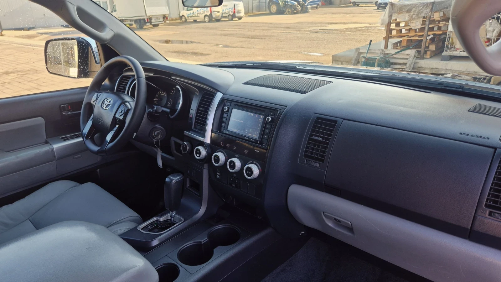Toyota Sequoia, снимка 12 - Автомобили и джипове - 54662429
