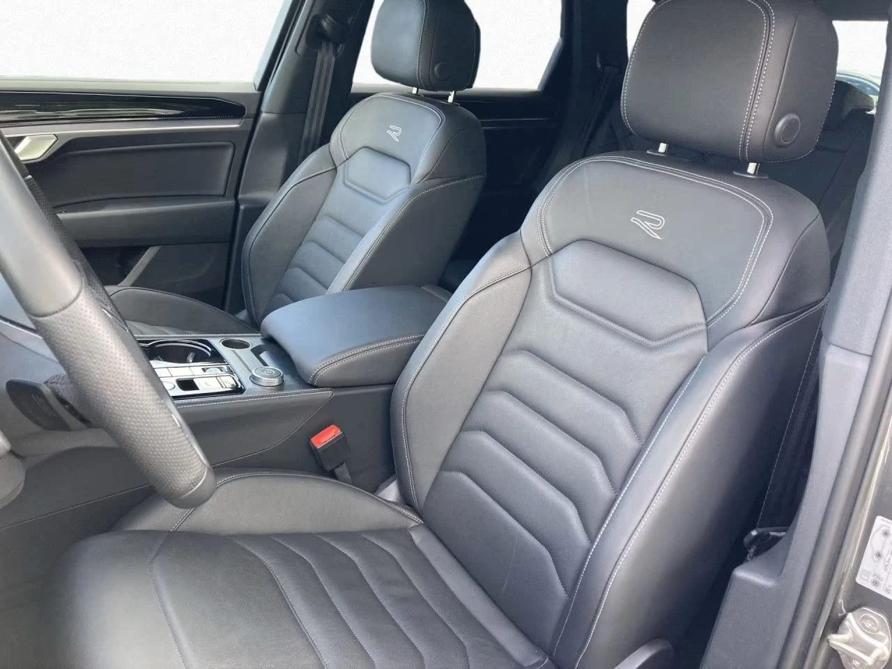 VW Touareg 3.0 TDI 4MOTION R-LINE PANORAMA CAMERA IQ.DRIVE , снимка 10 - Автомобили и джипове - 55222435