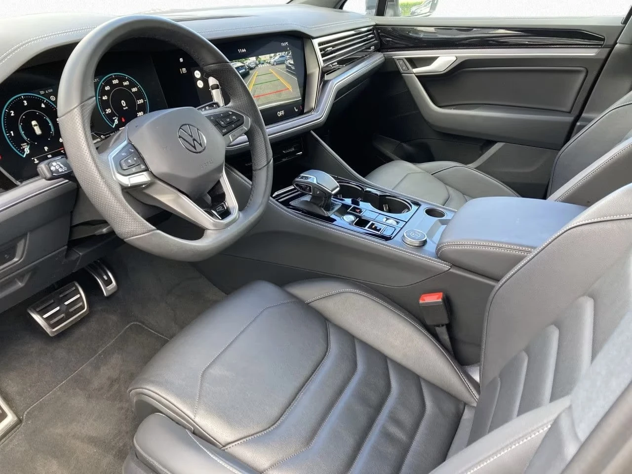 VW Touareg 3.0 TDI 4MOTION R-LINE PANORAMA CAMERA IQ.DRIVE , снимка 6 - Автомобили и джипове - 55222435