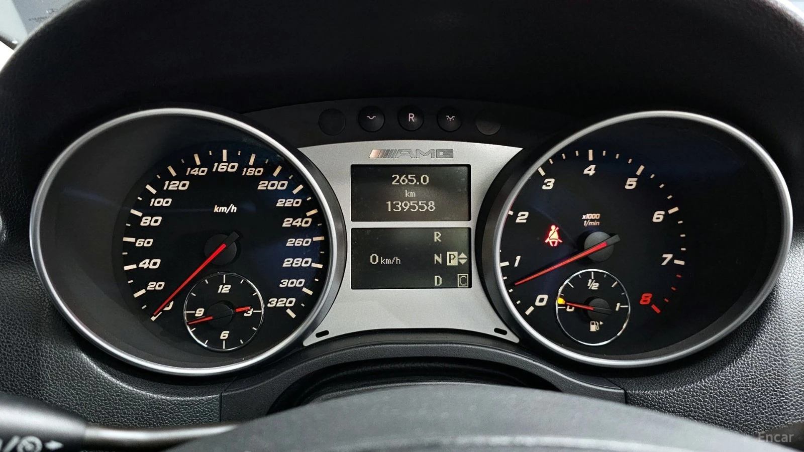 Mercedes-Benz ML 63 AMG DESIGNO КОЖА* ПОДГРЕВ* ОБДУХВ* ПАНО* НАВИ* КАМЕРА, снимка 7 - Автомобили и джипове - 55564943