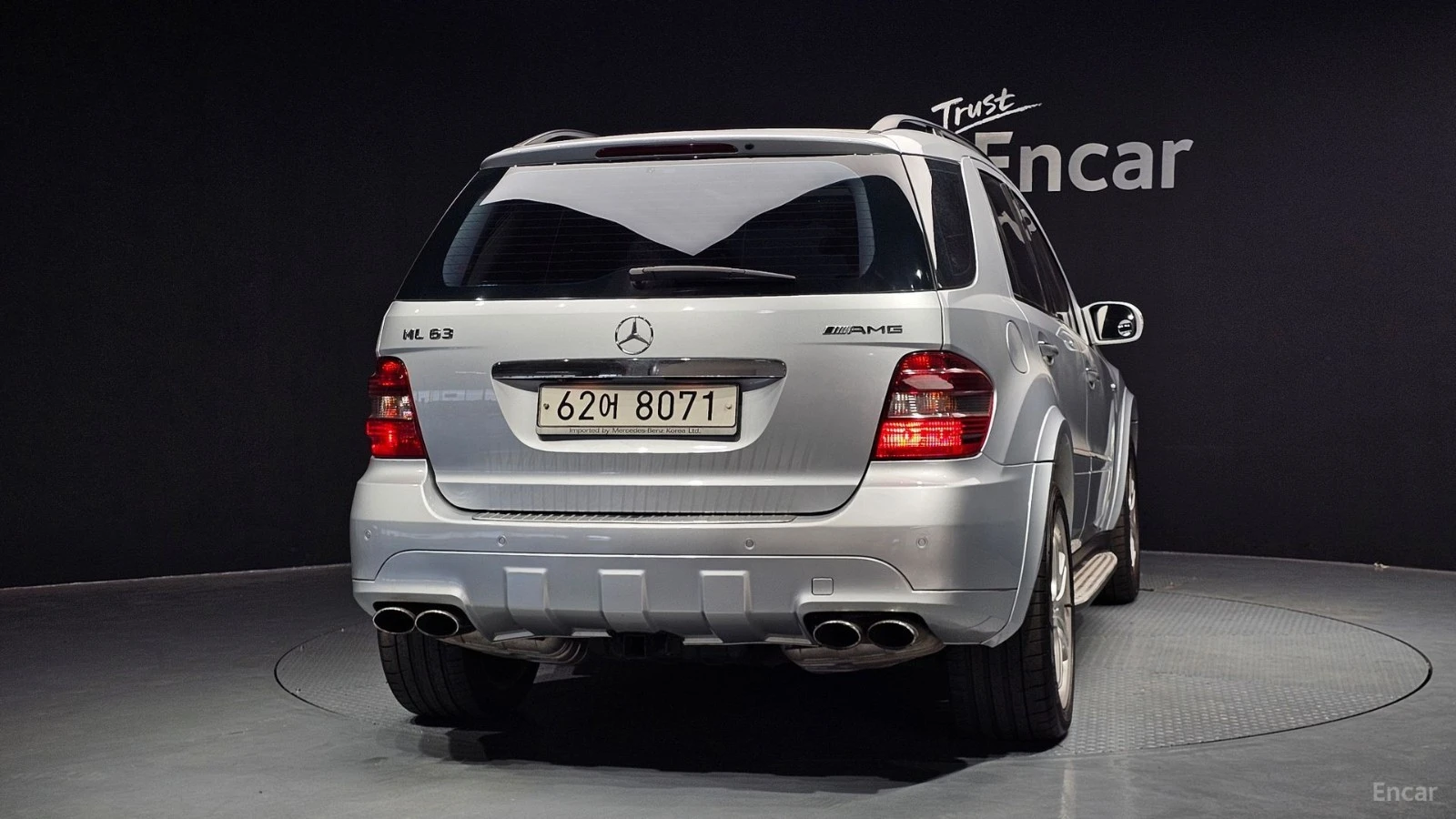 Mercedes-Benz ML 63 AMG DESIGNO КОЖА* ПОДГРЕВ* ОБДУХВ* ПАНО* НАВИ* КАМЕРА, снимка 4 - Автомобили и джипове - 55564943
