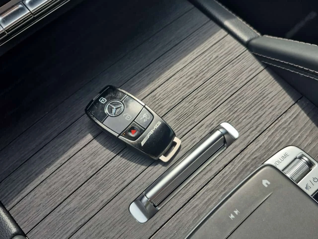 Mercedes-Benz GLE 53 4MATIC  AMG / ДИСТРОНИК / 360 / BURMESTER / PANO / AMB , снимка 8 - Автомобили и джипове - 55638816