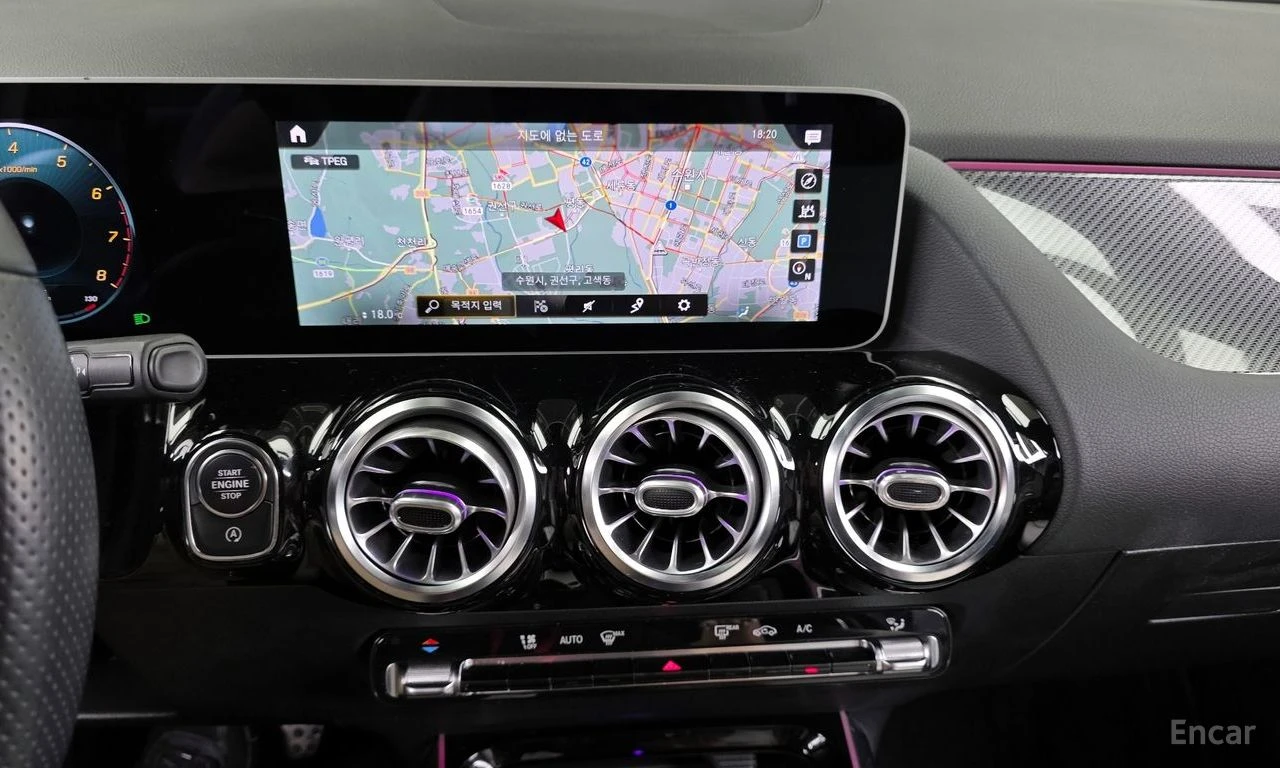 Mercedes-Benz GLA 250 AMG* LINE* ДИСТРОНИК* LANE* ASSIST* КАМЕРА* , снимка 9 - Автомобили и джипове - 56118915