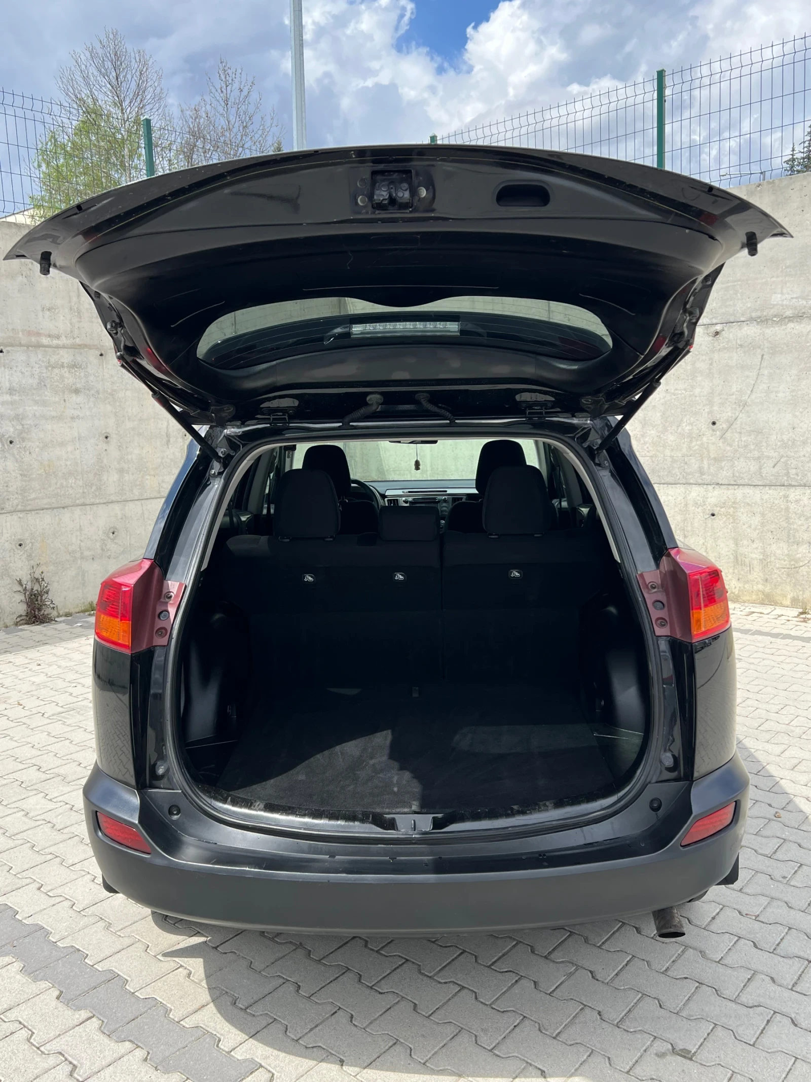 Toyota Rav4 2.5L XLE 4x4, снимка 12 - Автомобили и джипове - 56310892