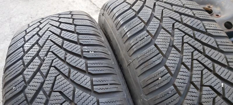 Гуми Зимни 205/65R15, снимка 2 - Гуми и джанти - 30582490