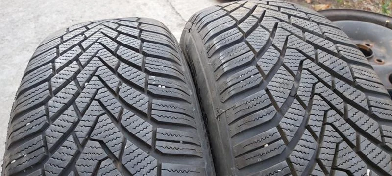 Гуми Зимни 205/65R15, снимка 1 - Гуми и джанти - 30582490