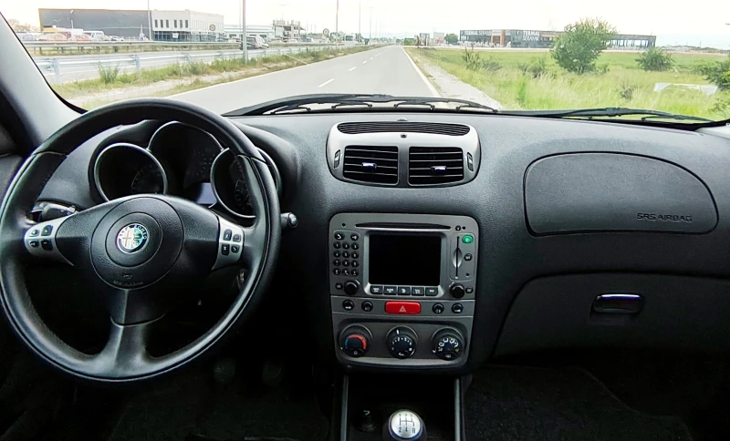 Alfa Romeo 147 1.9 JTD 108ps, снимка 8 - Автомобили и джипове - 50246595
