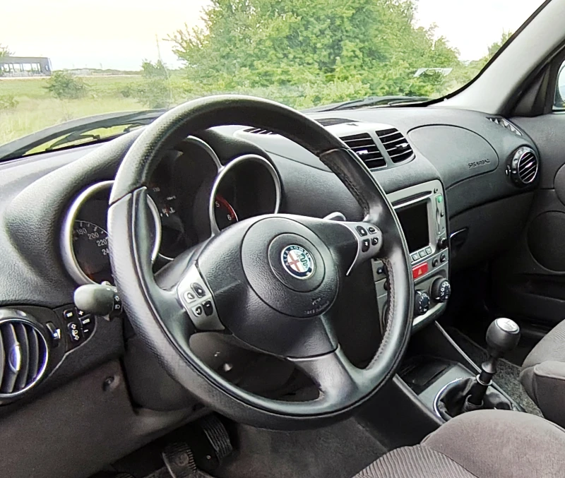Alfa Romeo 147 1.9 JTD 108ps, снимка 6 - Автомобили и джипове - 50246595