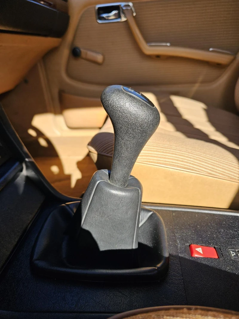 Mercedes-Benz 123 W123 200 D, снимка 6 - Автомобили и джипове - 52420294