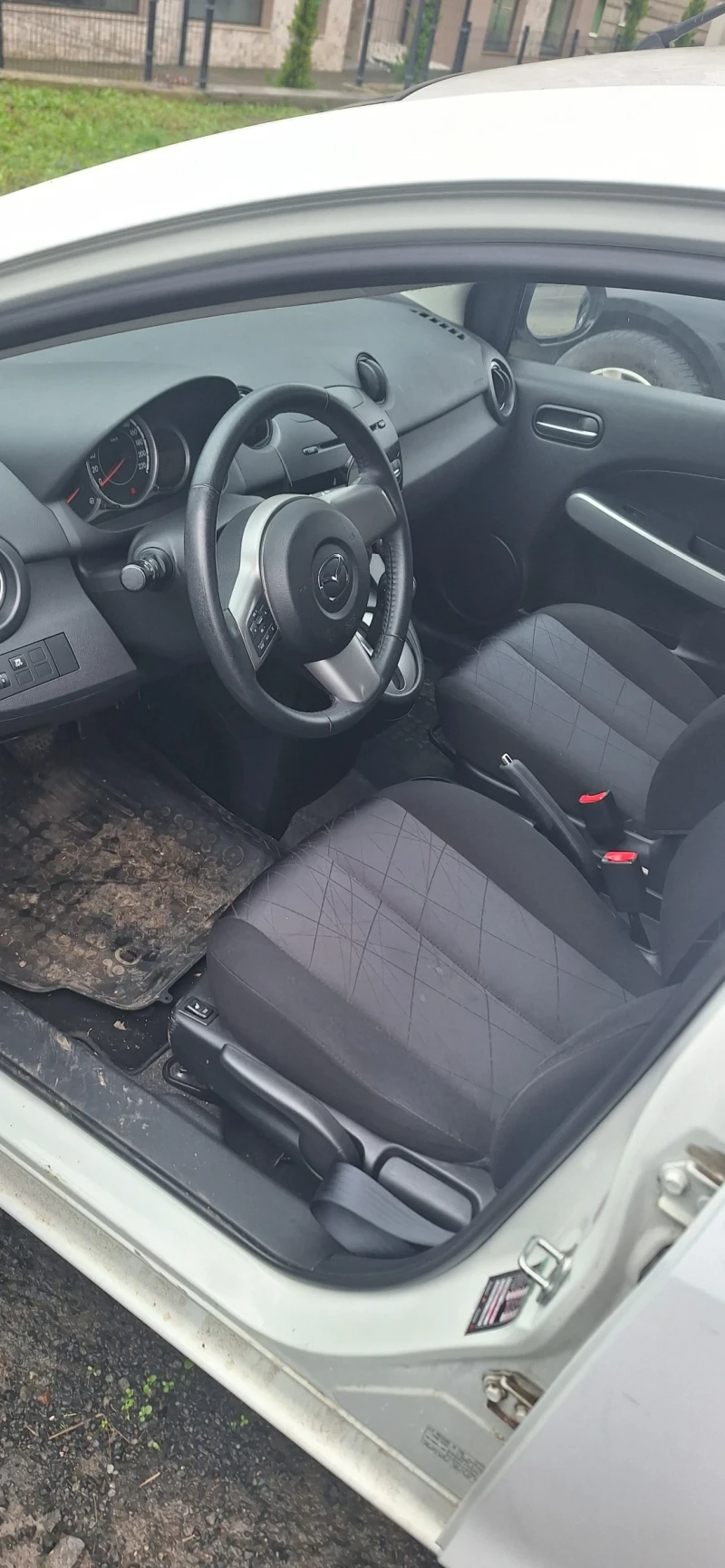 Mazda 2, снимка 11 - Автомобили и джипове - 52528520
