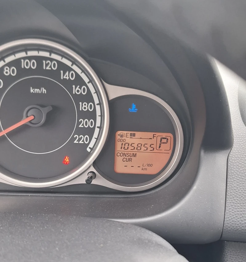 Mazda 2, снимка 10 - Автомобили и джипове - 52528520