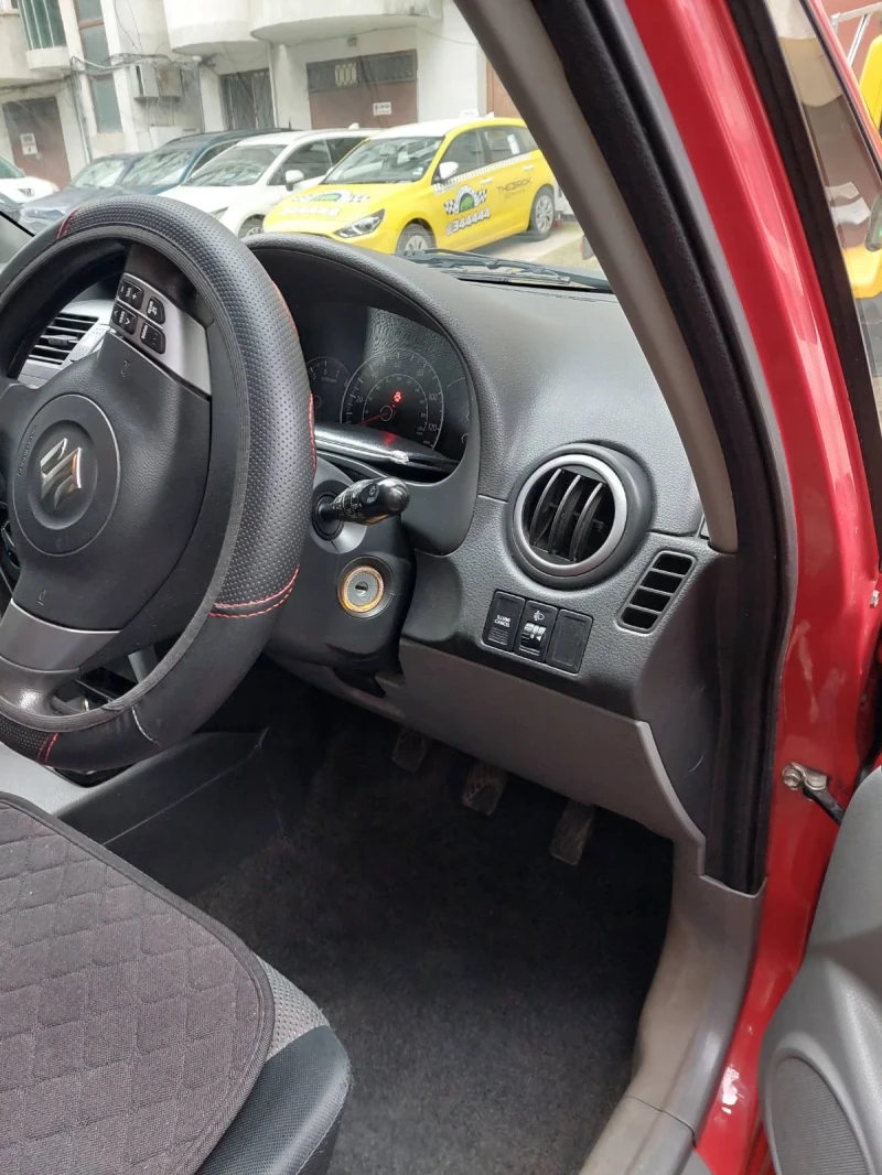 Suzuki SX4 Десен волан, снимка 4 - Автомобили и джипове - 52677451