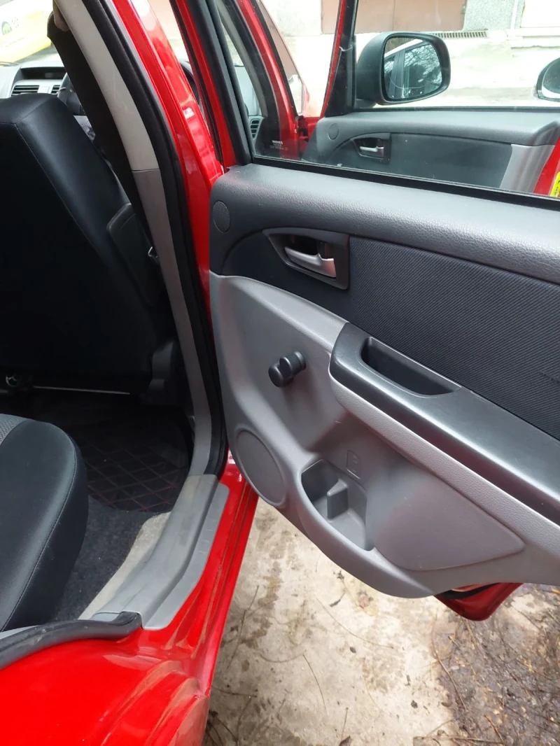 Suzuki SX4 Десен волан, снимка 3 - Автомобили и джипове - 52677451