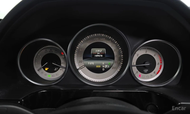 Mercedes-Benz E 220, снимка 8 - Автомобили и джипове - 53165748