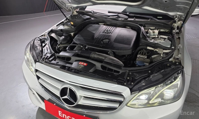 Mercedes-Benz E 220, снимка 6 - Автомобили и джипове - 53165748