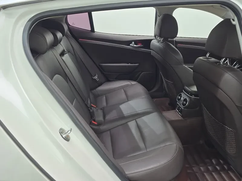 Kia Stinger 2.2 Diesel 2Wd Platinum, снимка 12 - Автомобили и джипове - 56356915