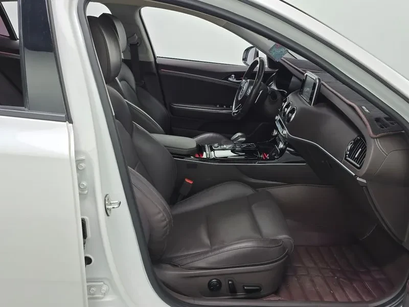 Kia Stinger 2.2 Diesel 2Wd Platinum, снимка 11 - Автомобили и джипове - 56356915