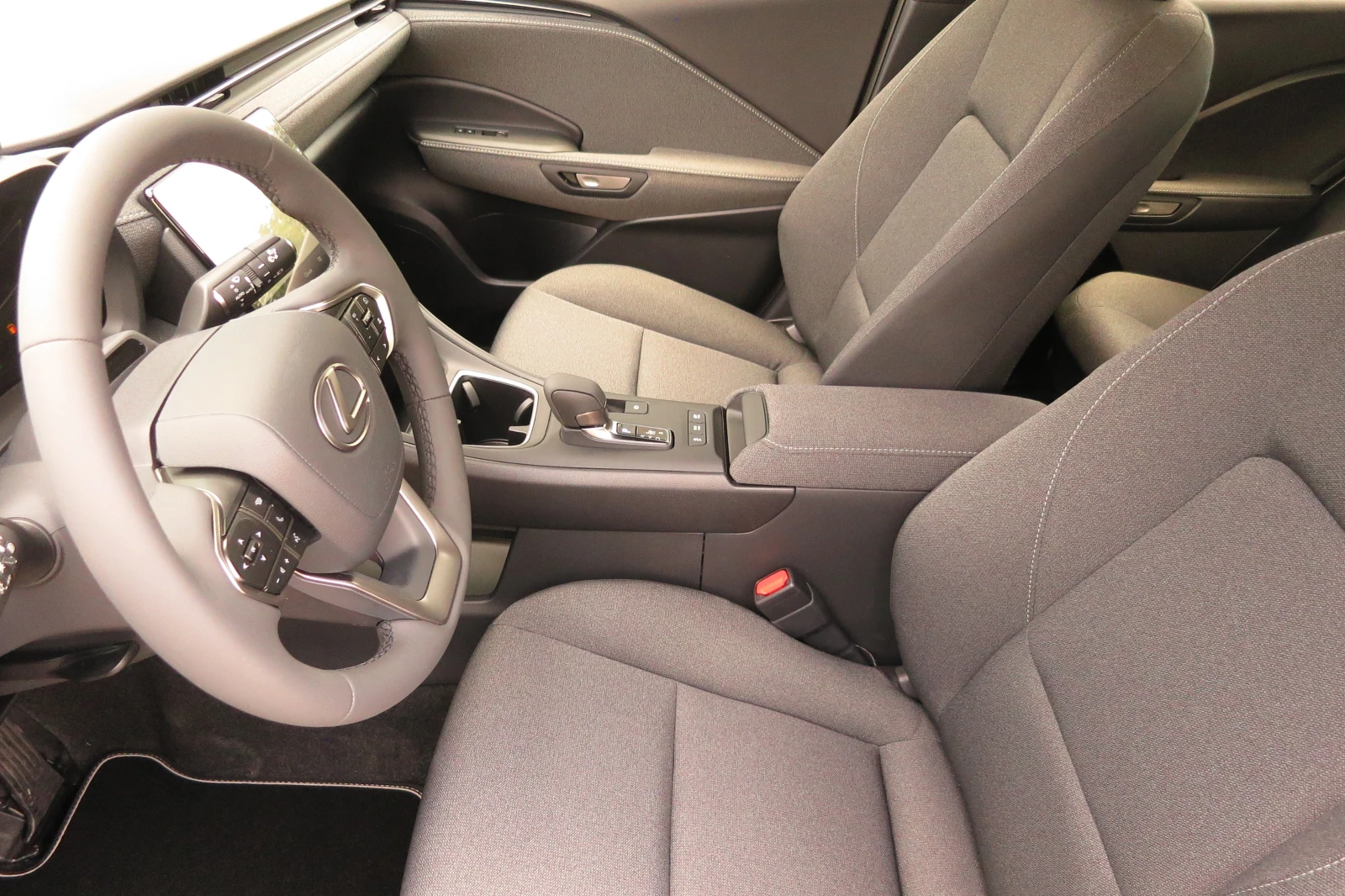 Lexus LBX от 357 лв./мес Нов 0 км 10г Гаранция - изображение 3