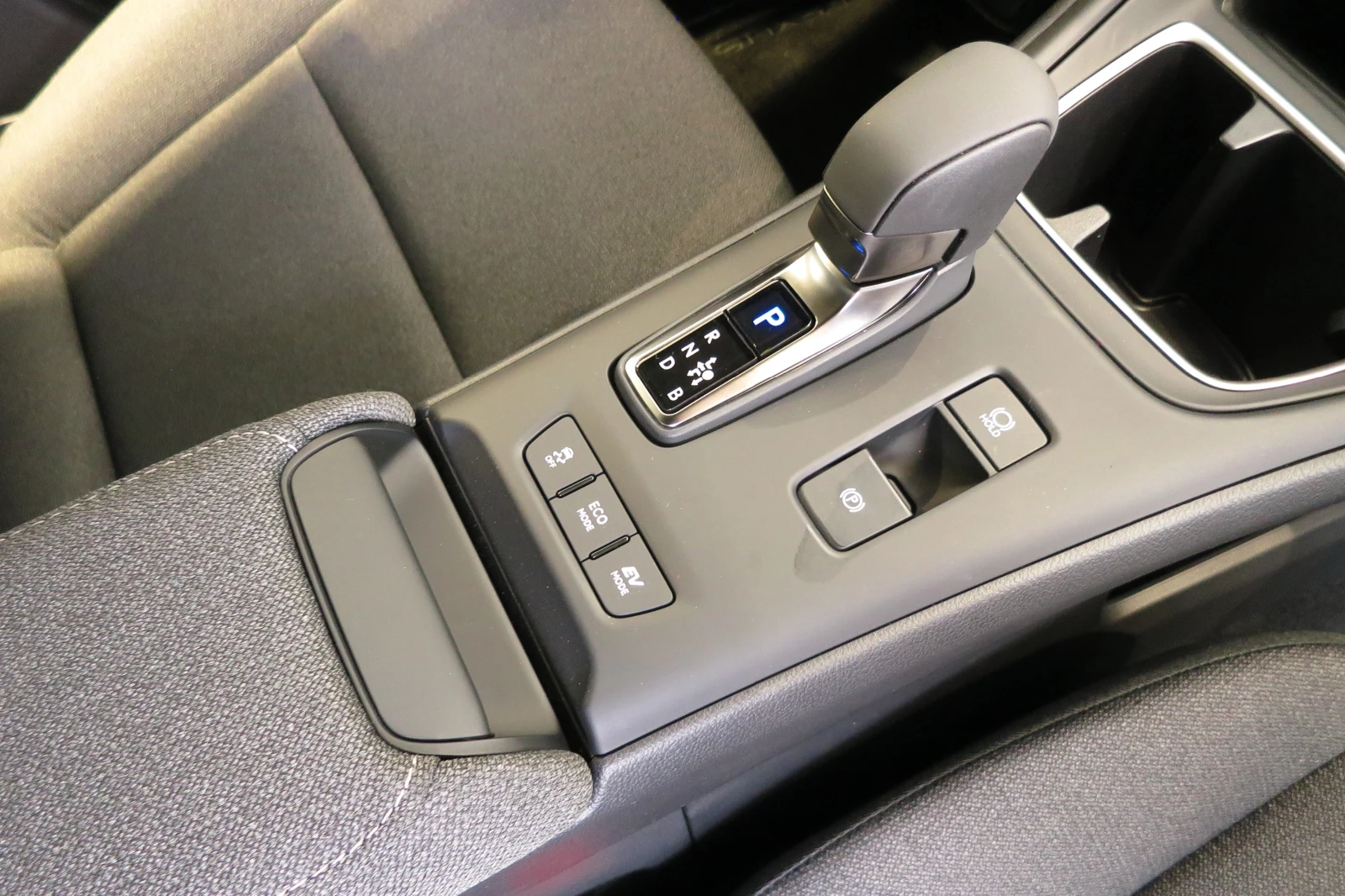 Lexus LBX от 357 лв./мес Нов 0 км 10г Гаранция - изображение 7