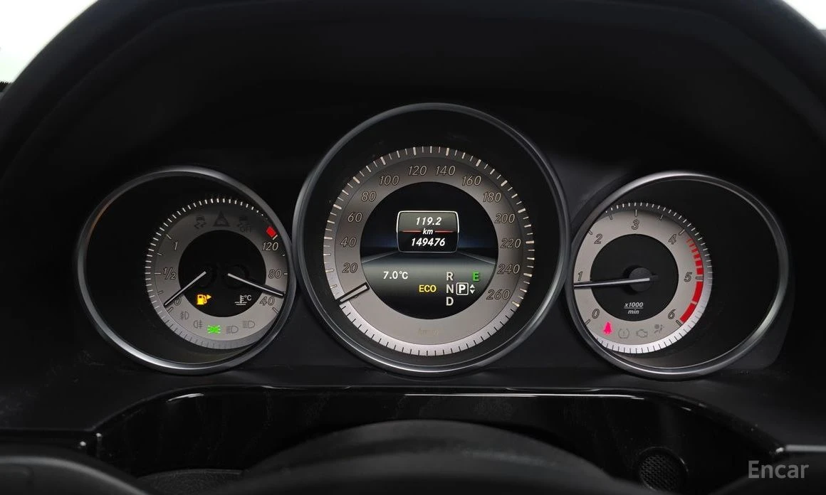 Mercedes-Benz E 220  - изображение 8