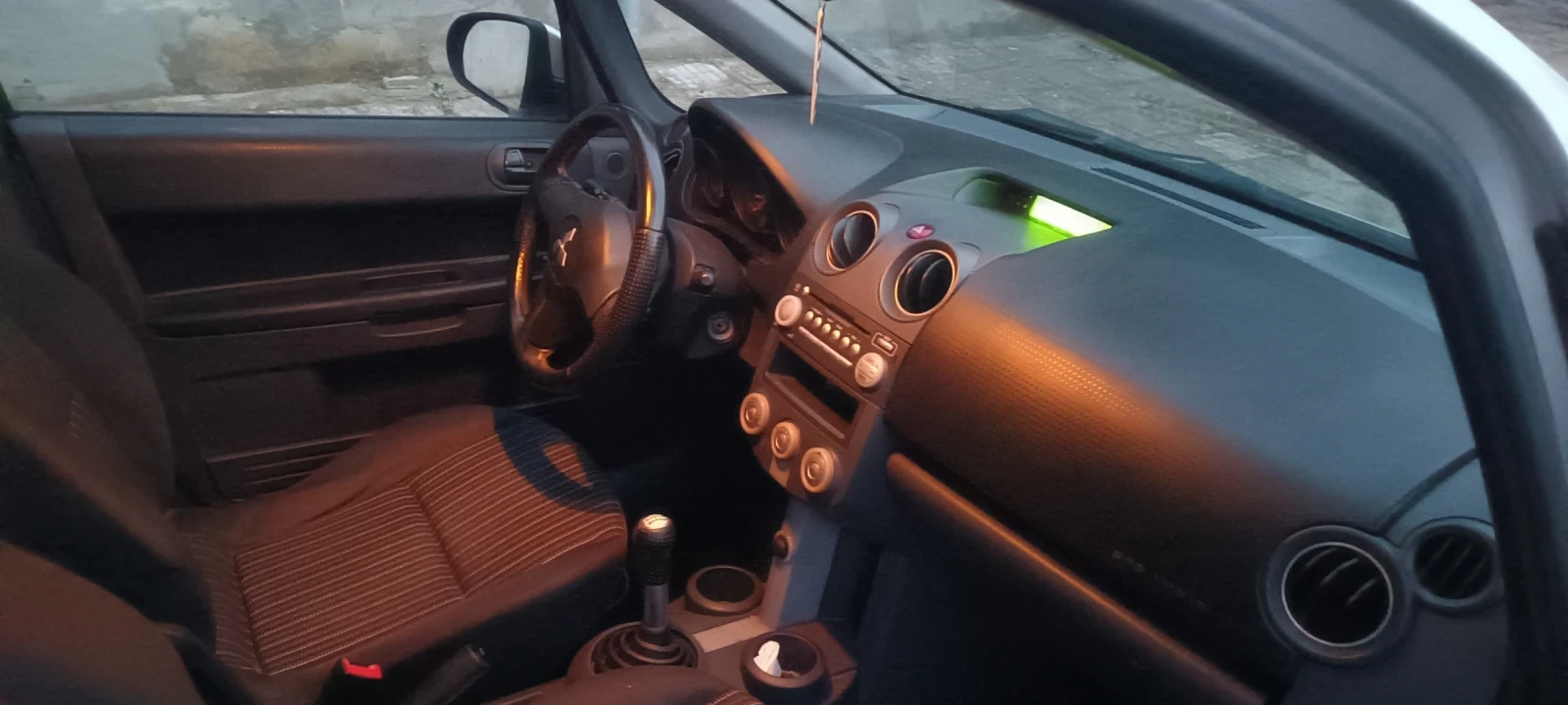 Mitsubishi Colt 1, 3 - изображение 9