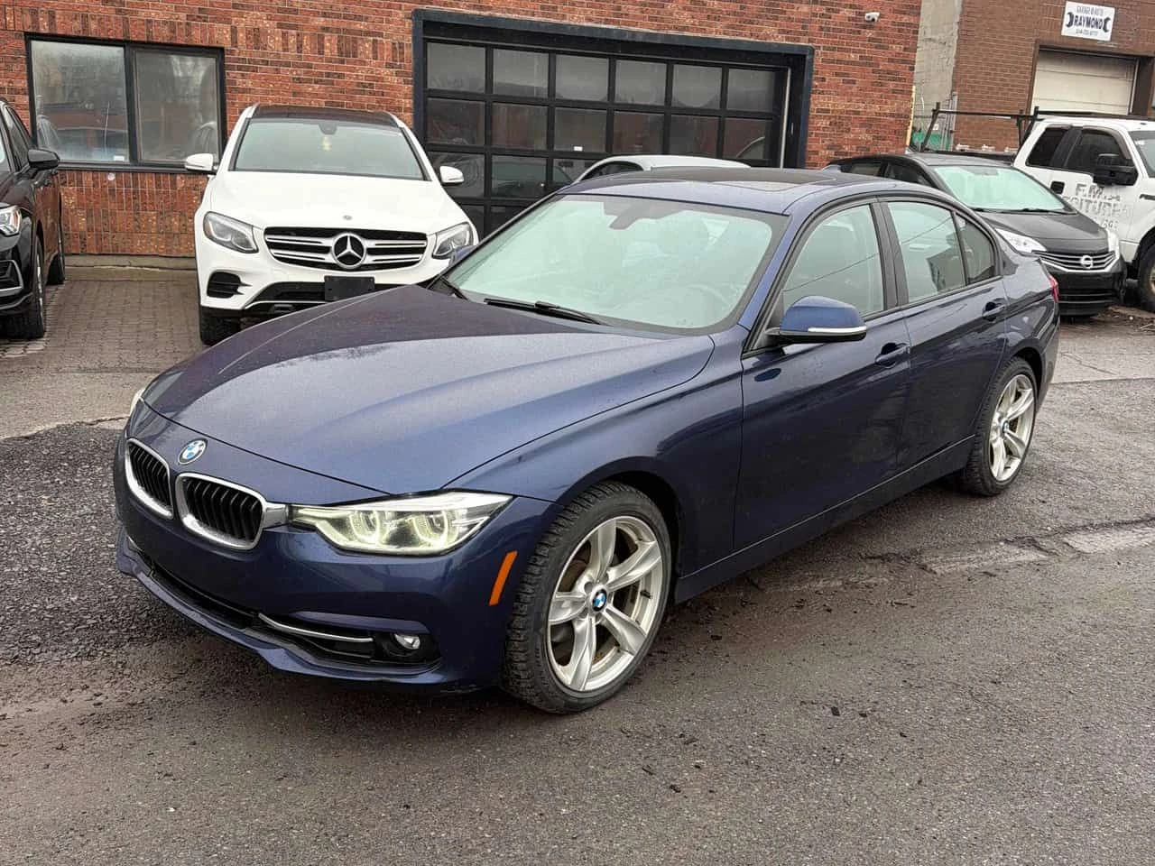 BMW 330 i xDrive/ПОДГРЕВИ/ШИБИДАХ/ВТОРИ ГУМИ И ДЖАНТИ