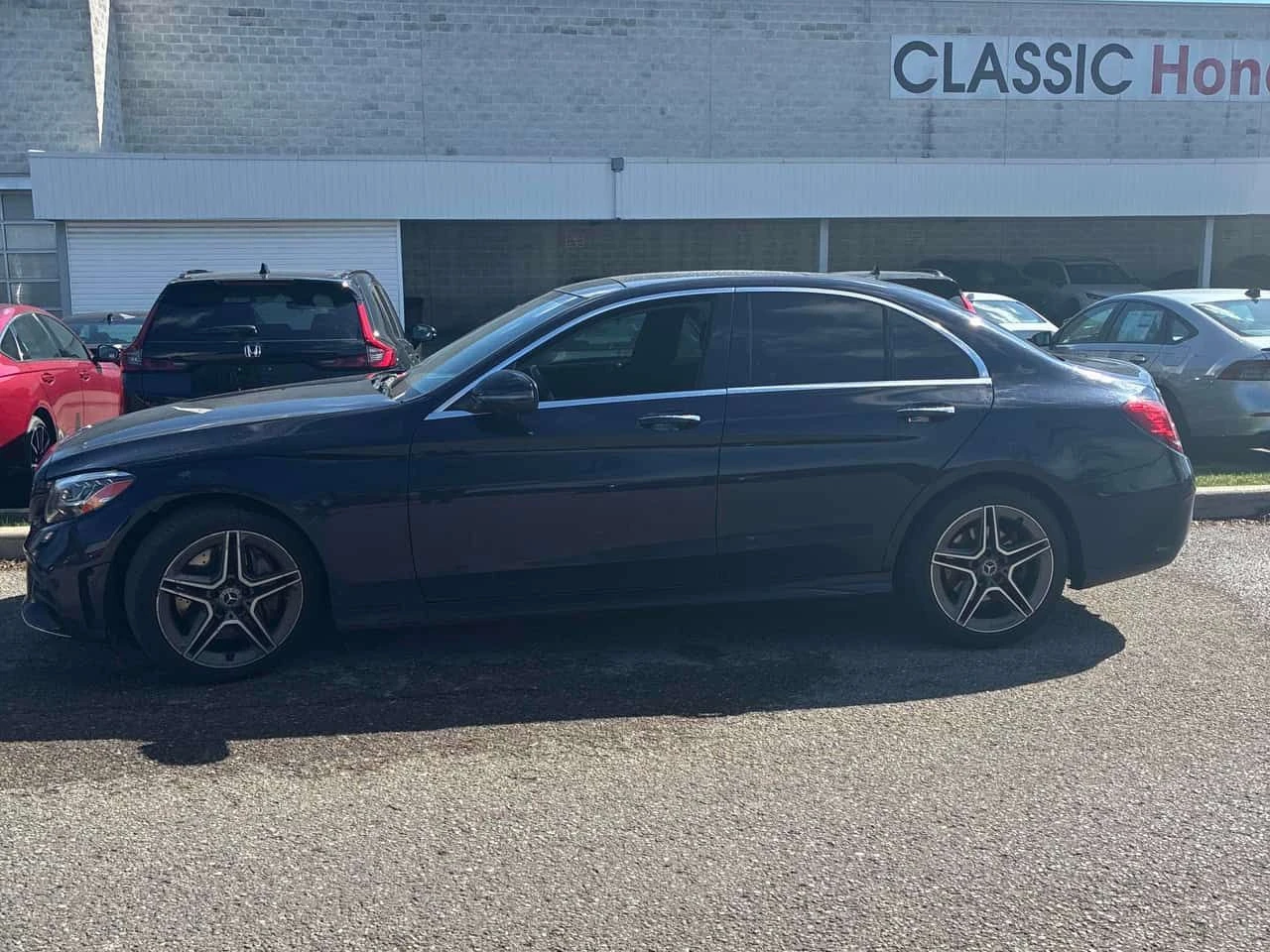Mercedes-Benz C 300 | AMG-LINE| DISTRONIC| 360| PANO| CARFAX, снимка 5 - Автомобили и джипове - 54479780