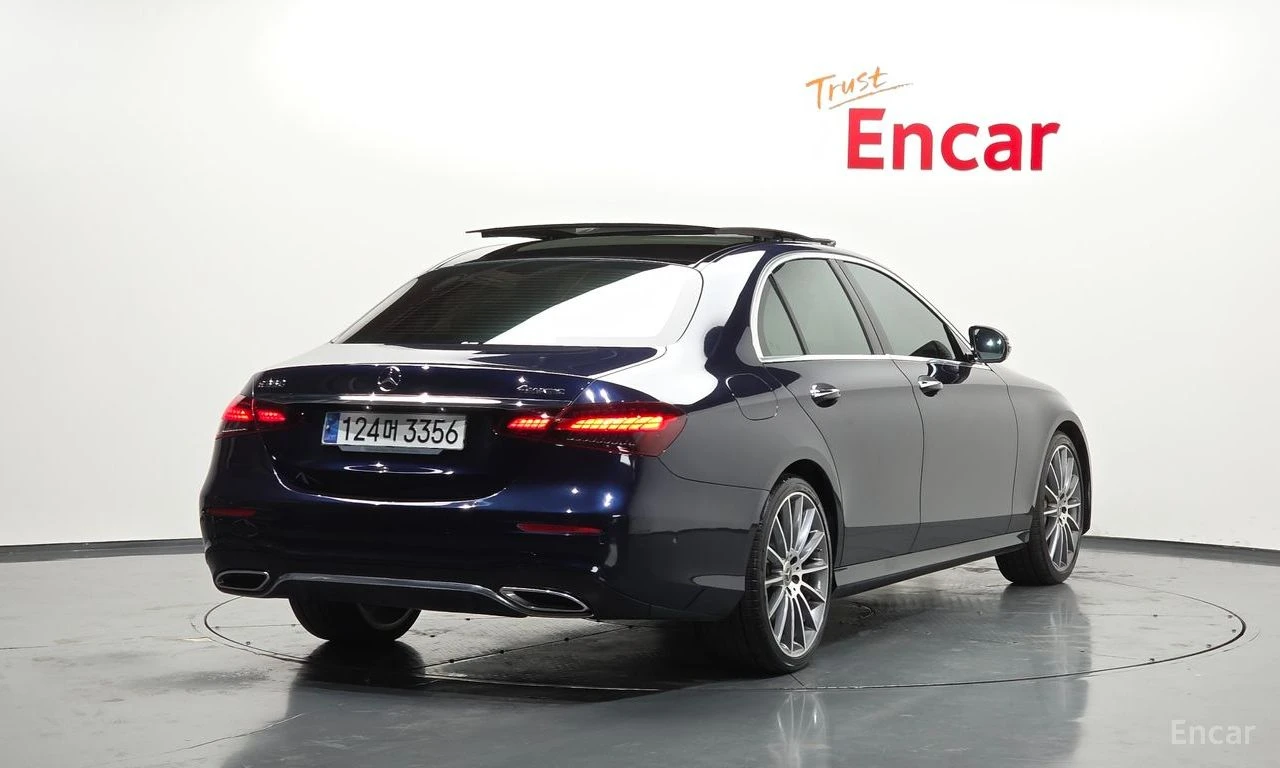 Mercedes-Benz E 350 AMG* LINE* 4MATIC* ДИСТРОНИК* ХЕДЪП* 360КАМЕРА* , снимка 2 - Автомобили и джипове - 54916270