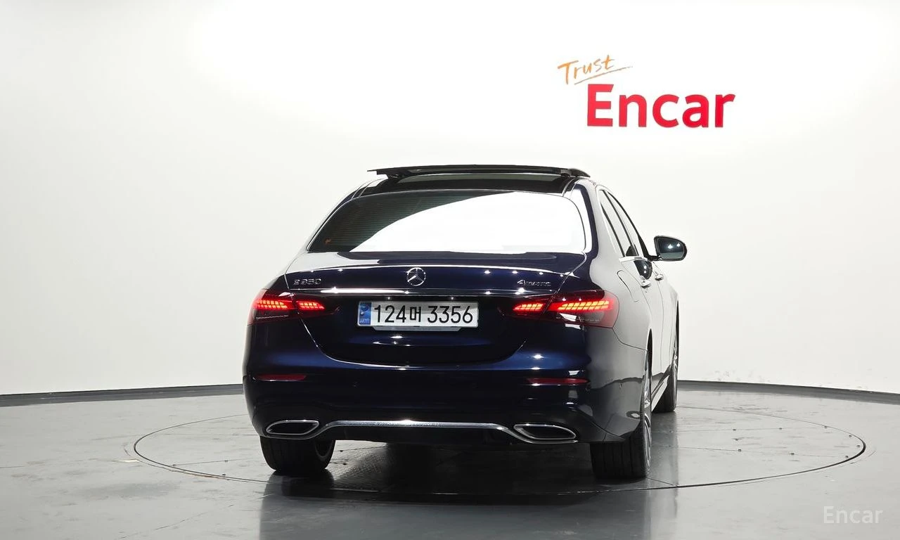Mercedes-Benz E 350 AMG* LINE* 4MATIC* ДИСТРОНИК* ХЕДЪП* 360КАМЕРА* , снимка 4 - Автомобили и джипове - 54916270