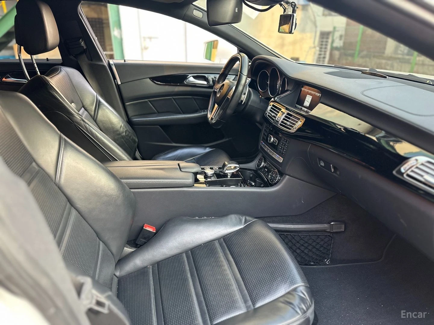 Mercedes-Benz CLS 63 AMG КОЖА* ПОДГРЕВ* ОБДУХВ* BURMASTER* ПАНОРАМА, снимка 10 - Автомобили и джипове - 55564840