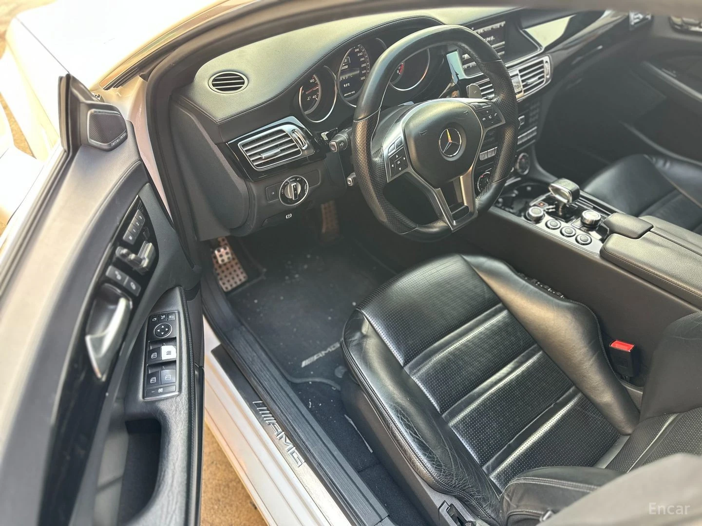 Mercedes-Benz CLS 63 AMG КОЖА* ПОДГРЕВ* ОБДУХВ* BURMASTER* ПАНОРАМА, снимка 8 - Автомобили и джипове - 55564840