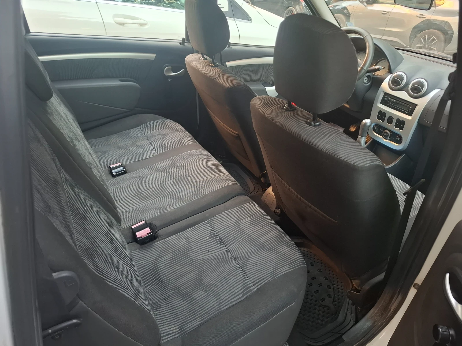 Dacia Logan, снимка 3 - Автомобили и джипове - 56586049