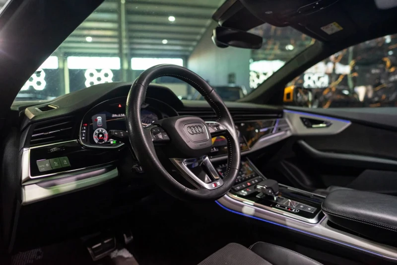 Audi Q8 50TDI QUATTRO S LINE ПАНО MATRIX B&O ЛИЗИНГ 100%, снимка 12 - Автомобили и джипове - 53194276