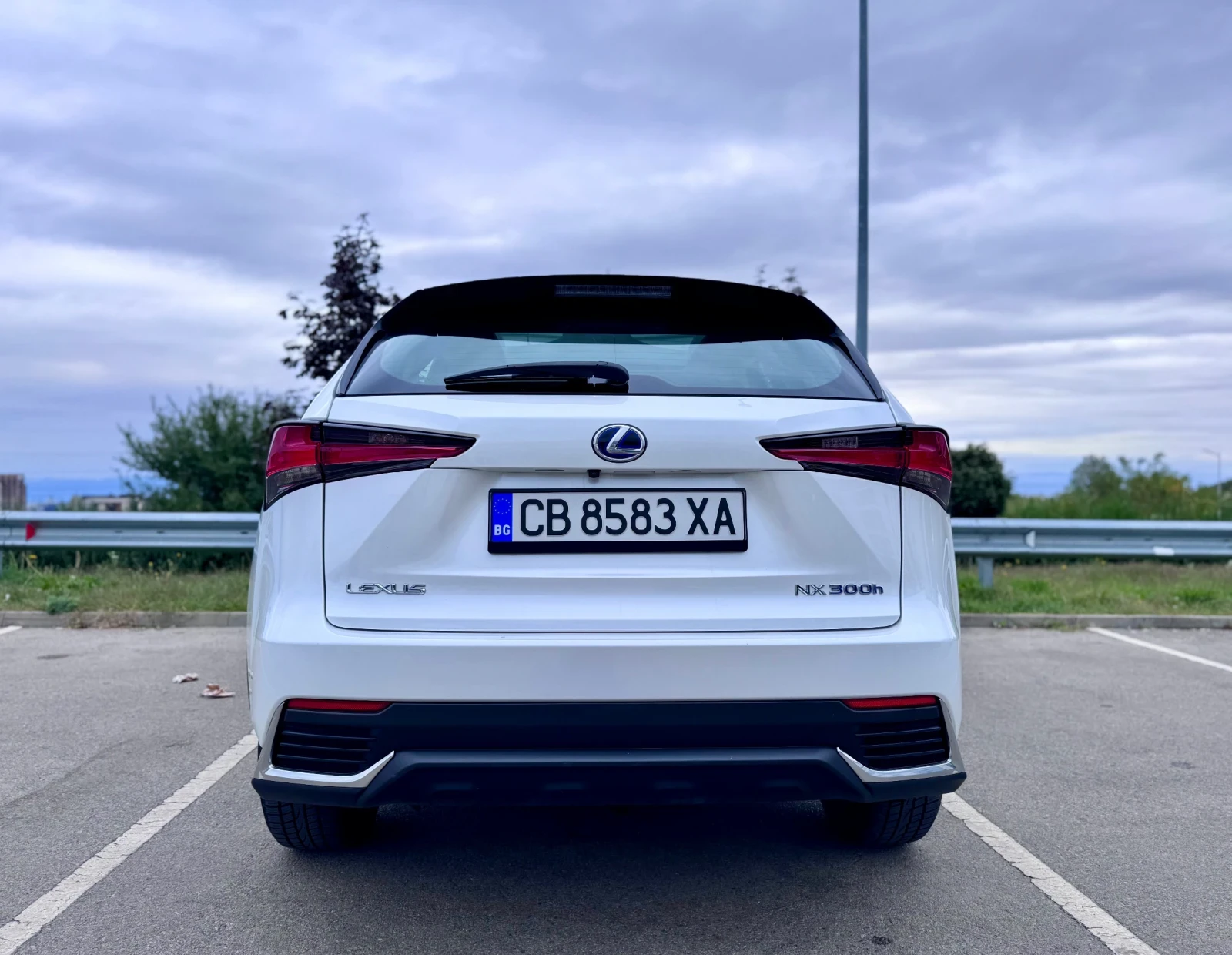 Lexus NX 300h  - изображение 5
