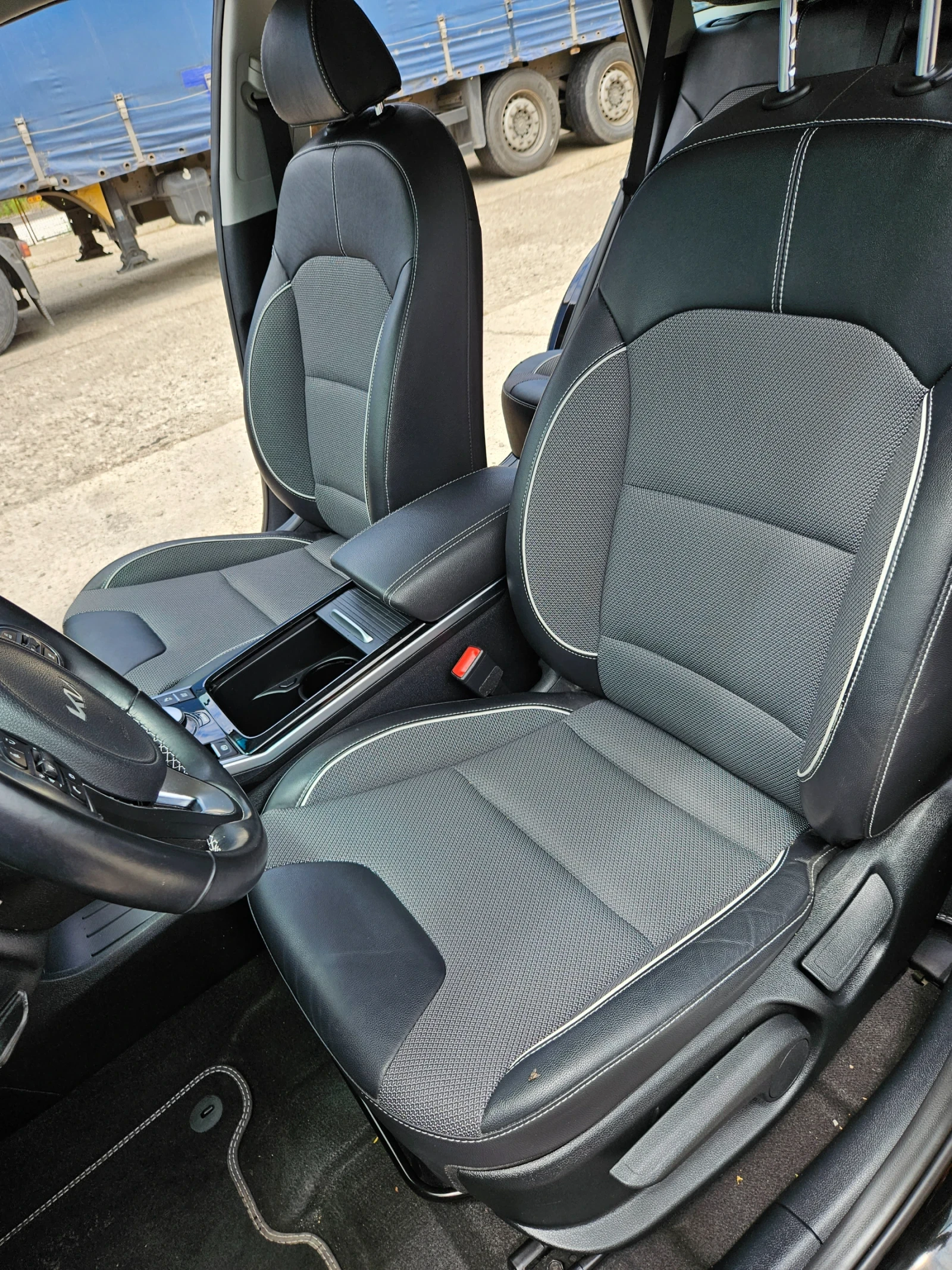 Kia Niro !!! 58 488 kм !!!  11.2021г / 64 kwh /204 кс / НОВ, снимка 9 - Автомобили и джипове - 54894376