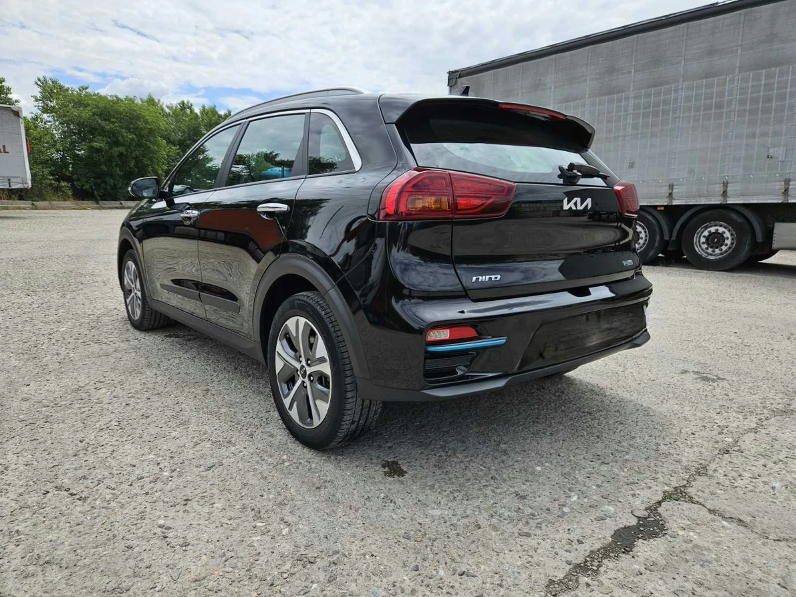 Kia Niro !!! 58 488 kм !!!  11.2021г / 64 kwh /204 кс / НОВ, снимка 5 - Автомобили и джипове - 54894376