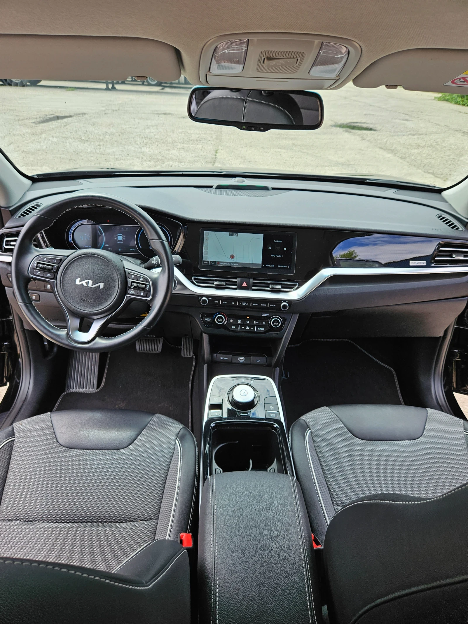 Kia Niro !!! 58 488 kм !!!  11.2021г / 64 kwh /204 кс / НОВ, снимка 7 - Автомобили и джипове - 54894376