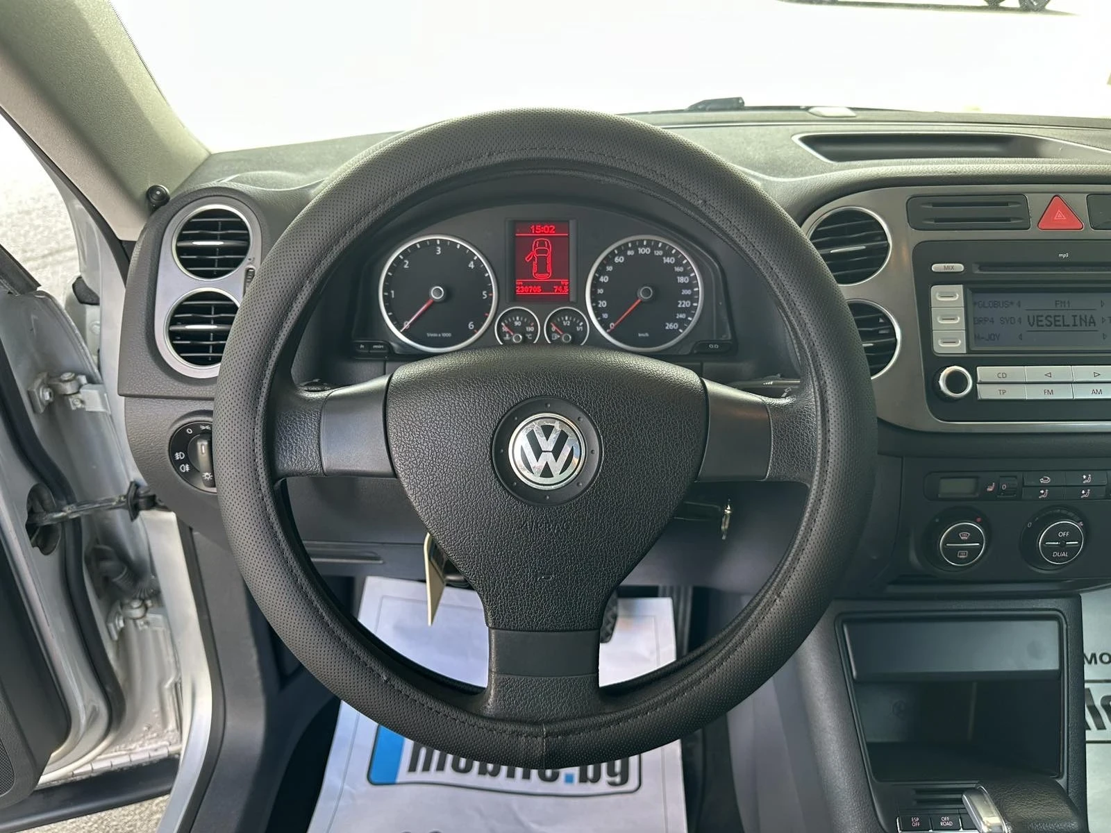 VW Tiguan 2000TDI, снимка 10 - Автомобили и джипове - 54972554