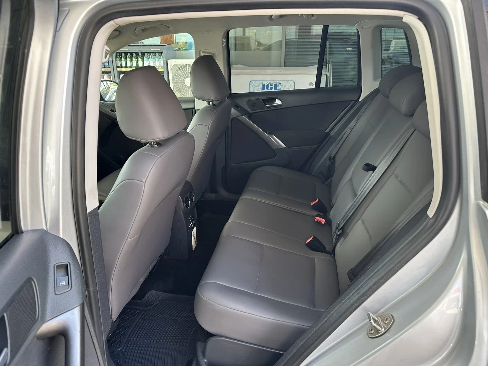VW Tiguan 2000TDI, снимка 9 - Автомобили и джипове - 54972554