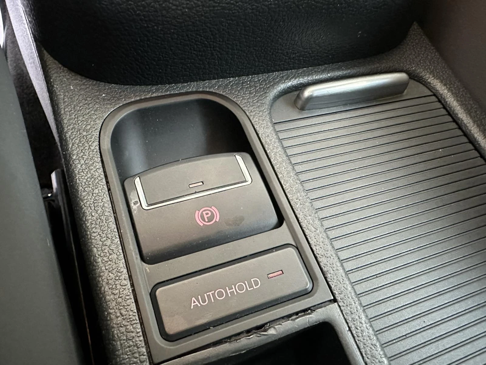 VW Tiguan 2000TDI, снимка 11 - Автомобили и джипове - 54972554