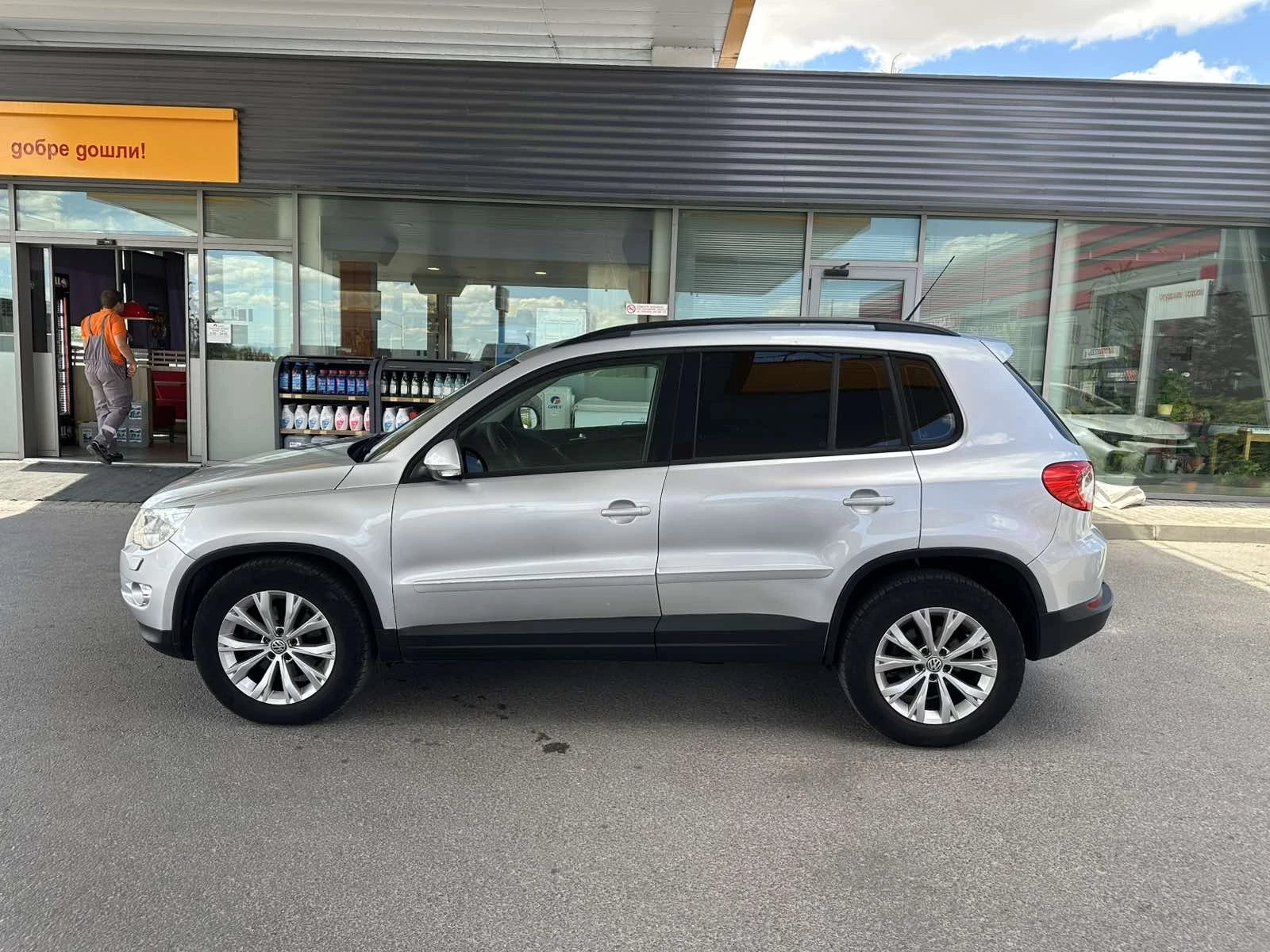 VW Tiguan 2000TDI, снимка 4 - Автомобили и джипове - 54972554